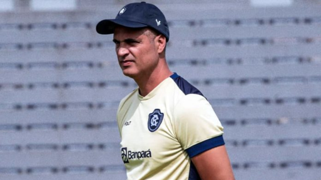 Técnico Rodrigo Santana balança no cargo - Crédito: Samara Miranda/Ascom