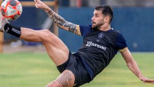 Felipe Vizeu treinando com o grupo - Crédito: Samara Miranda/Ascom do Clube