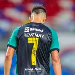 Jogador com a camisa azulina número 7 - Crédito: Redes Sociais/Instagram do Pavani