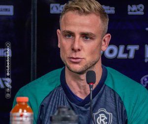 Zagueiro com a camisa azulina - Crédito: Samara Miranda/ASCOM Remo