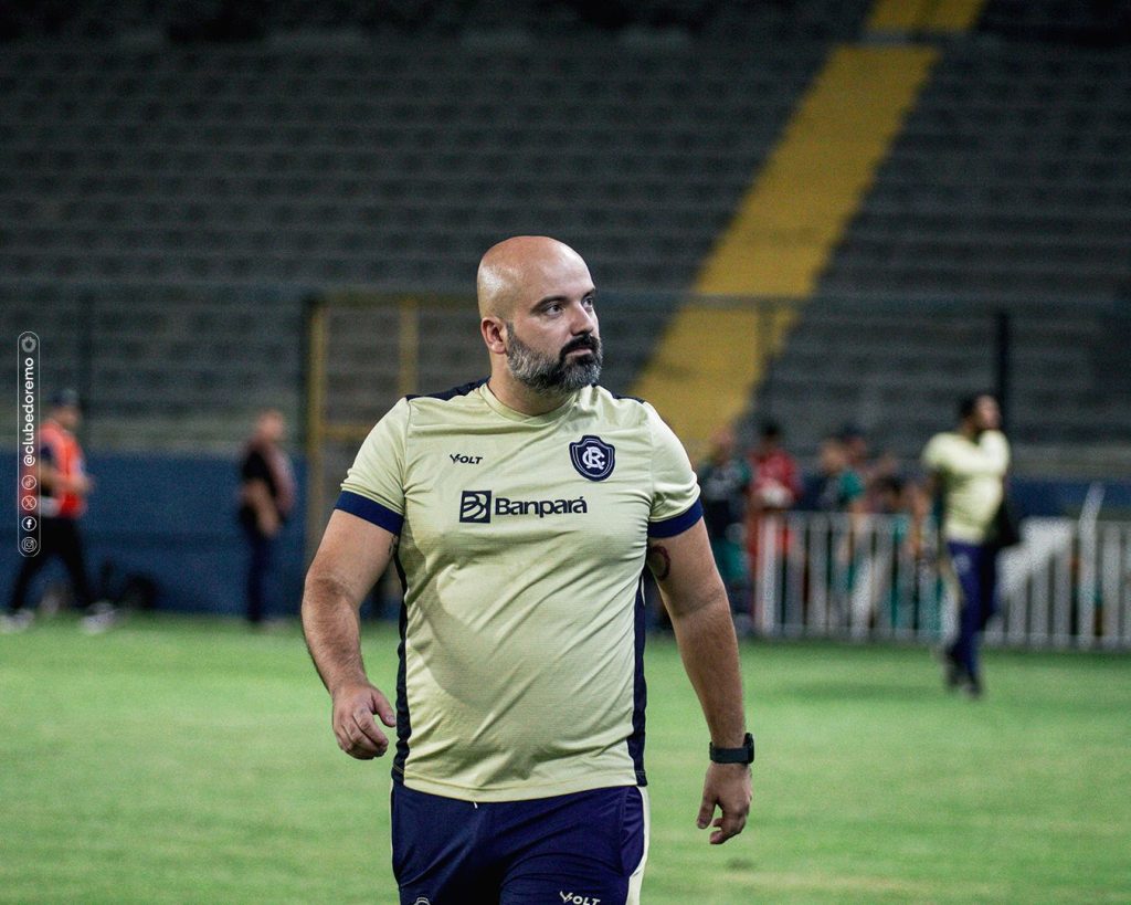 Flávio Garcia, auxiliar de Rodrigo Santana, no comando do time - Crédito: Samara Miranda/Ascom