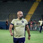 Flávio Garcia, auxiliar de Rodrigo Santana, no comando do time - Crédito: Samara Miranda/Ascom