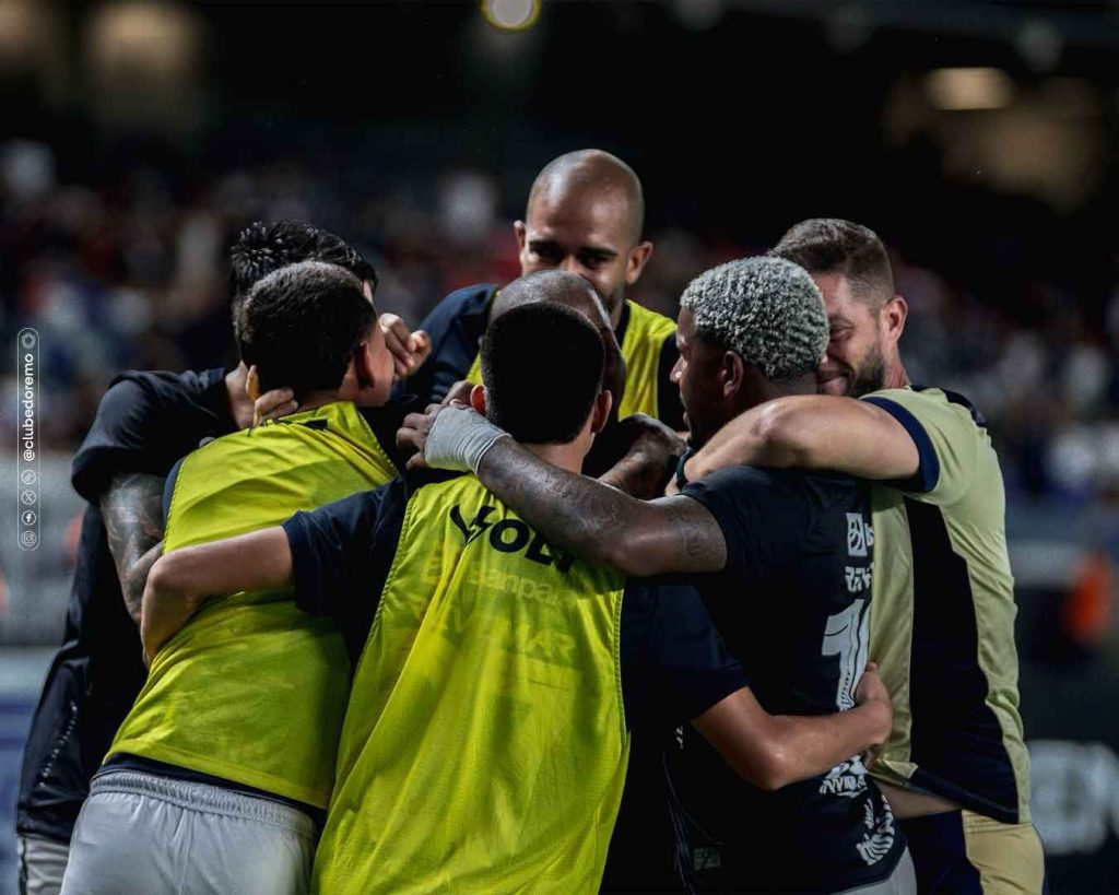 Jogadores comemoram triunfo diante da Tuna - Crédito: Samara Miranda/Ascom