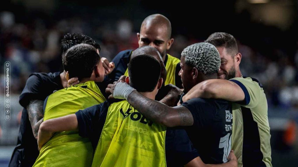 Jogadores comemoram triunfo diante da Tuna - Crédito: Samara Miranda/Ascom