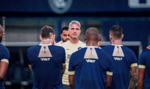 Rodrigo Santana comandando treinamento - Crédito: Samara Miranda/Ascom