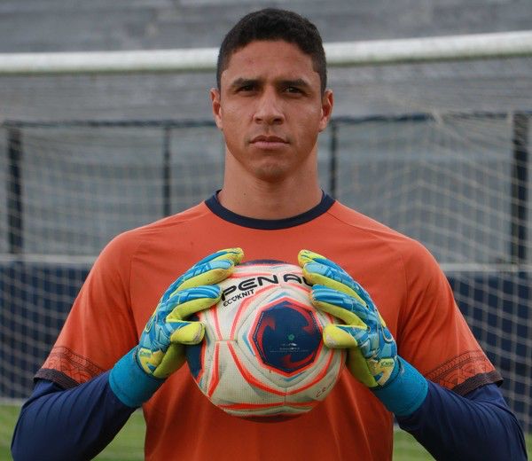 Goleiro Vinicius enquanto atuava pelo clube azulino - Akira Onuma/O Liberal