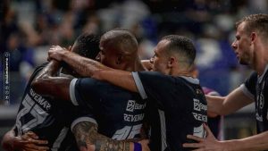 Jogadores comemoram triunfo diante do Santa Rosa - Crédito: Samara Miranda/Ascom