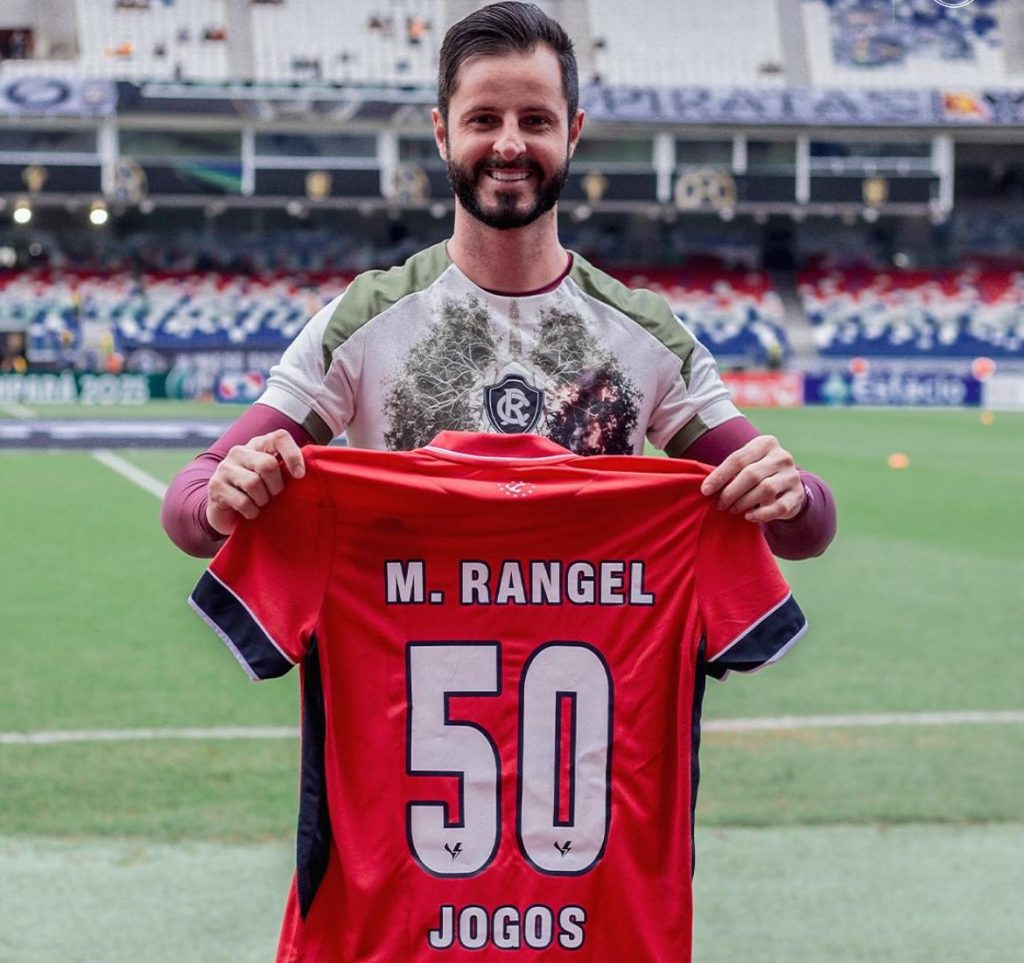 Goleiro azulino foi homenageado pelo clube - Crédito: Samara Miranda/Ascom