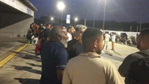 Torcedores se aglomeram por gratuidades - Crédito: Rodrigo Cabral