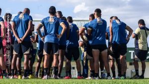 Jogadores em treinamento a