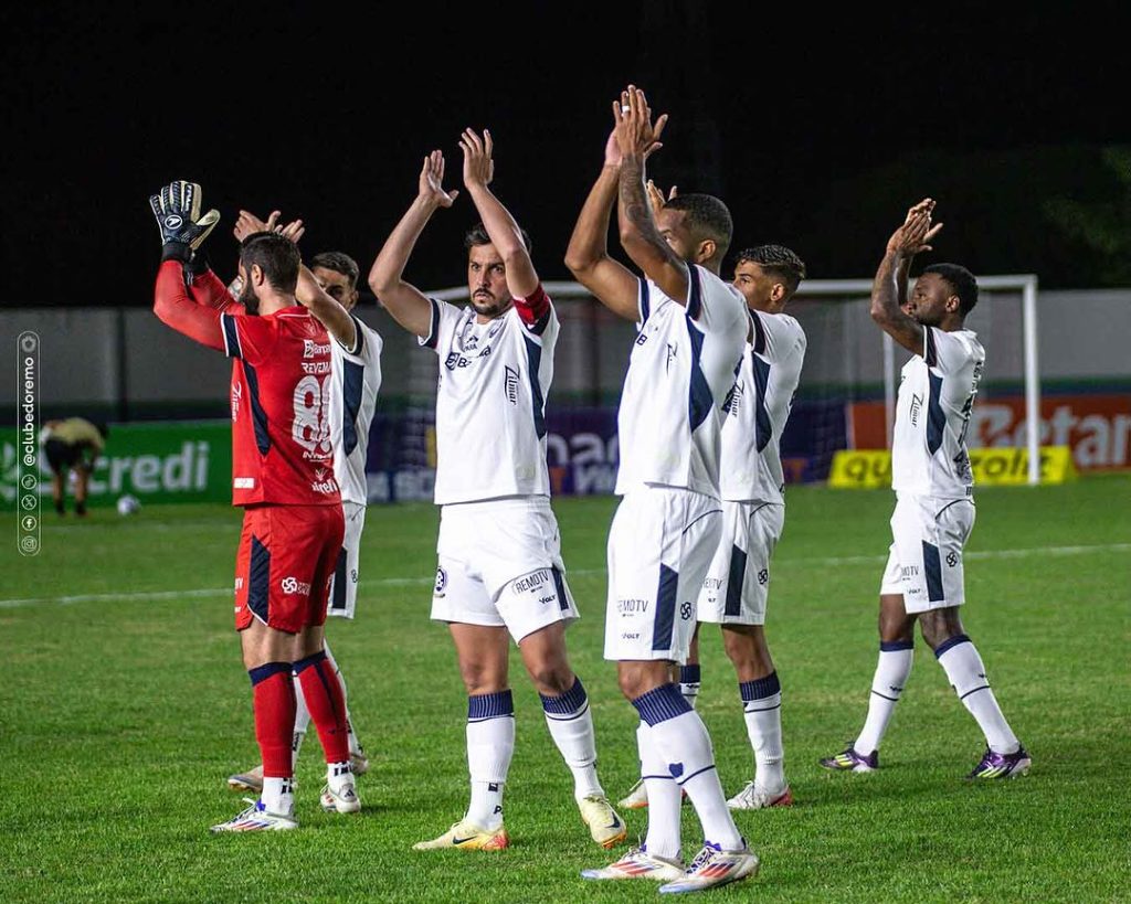 Jogadores do Remo agradecendo a torcida - Samara Miranda/Ascom Remo
