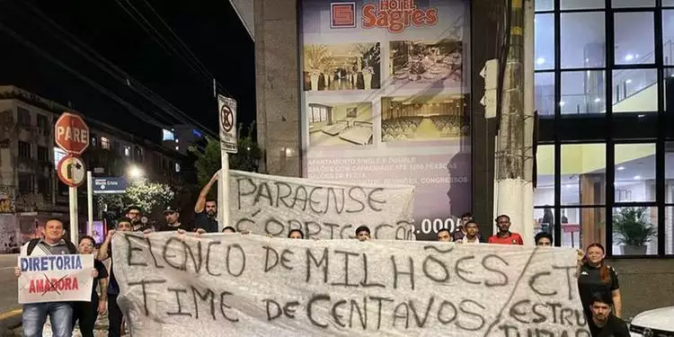 Protestos da torcida azulina - Crédito: Site oficial O Liberal