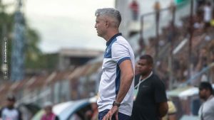 Rodrigo Santana é o treinador azulino - Crédito: Samara Miranda/Ascom