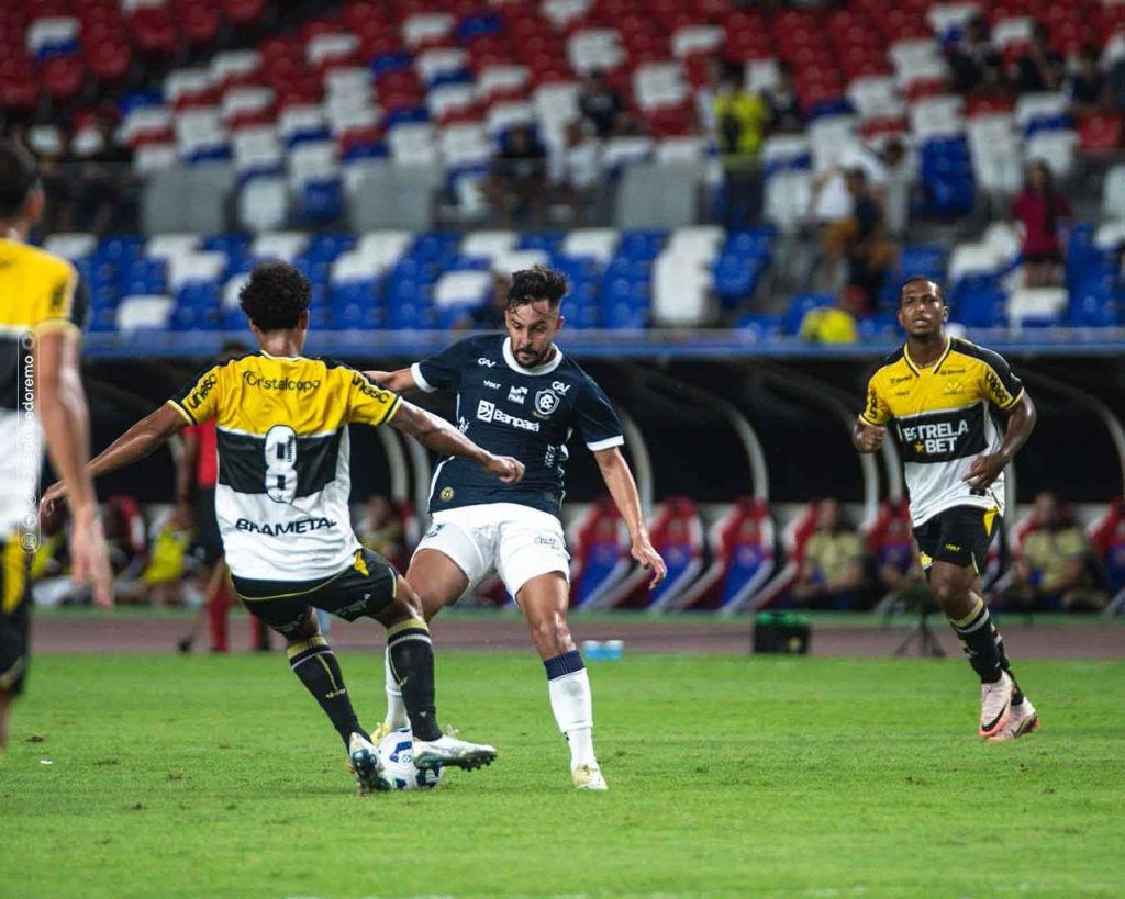 Disputa de bola entre Leão e equipe catarinense - Crédito: Samara Miranda/Ascom Remo