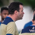 Daniel Paulista comandando treinamento - Crédito: Samara Miranda/Remo