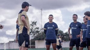 Daniel comanda treinos - Crédito: Samara Miranda/Ascom