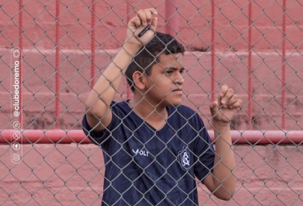 Torcedor azulino acompanhando treino - Crédito: Samara Miranda/Remo