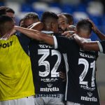 Plantel azulino no gramado - Crédito: Samara Miranda/Remo
