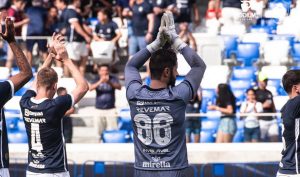 Marcelo Rangel aplaude torcida - Crédito: Samara Miranda/Remo