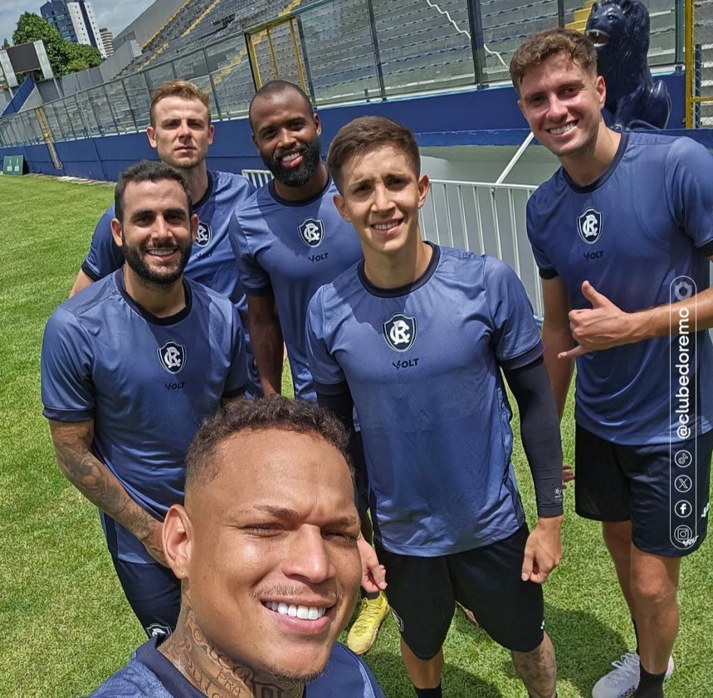 Selfie dos jogadores do Remo após treino - Crédito: Samara Miranda/Ascom