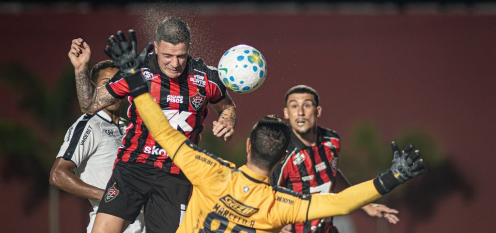 176923,vitoria-bate-o-remo-no-barradao-na-estreia-do-campeonato-brasileiro-3